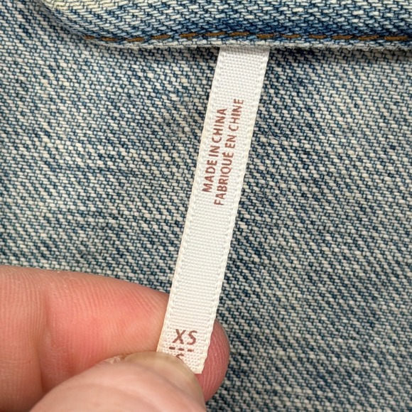 Free People Oversized Distressed Denim Jacket Light Wash Blue XS OB1003423 - Picture 2 of 6